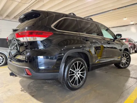 More photos of 2018 Toyota Highlander SE at 101 Motors, NJ