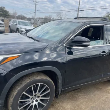 Photos of 2018 Toyota Highlander SE for sale in Carlstadt, NJ at 101 Motors