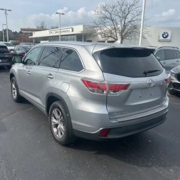 More photos of 2015 Toyota Highlander XLE V6 at 101 Motors, NJ
