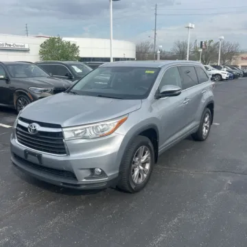 Silver 2015 Toyota Highlander XLE V6 for sale in Carlstadt, NJ