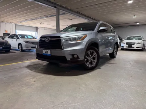 Silver 2015 Toyota Highlander XLE V6 for sale in Carlstadt, NJ