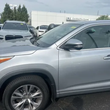 Photos of 2015 Toyota Highlander XLE V6 for sale in Carlstadt, NJ at 101 Motors