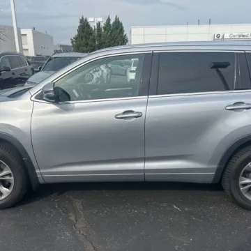 More photos of 2015 Toyota Highlander XLE V6 at 101 Motors, NJ