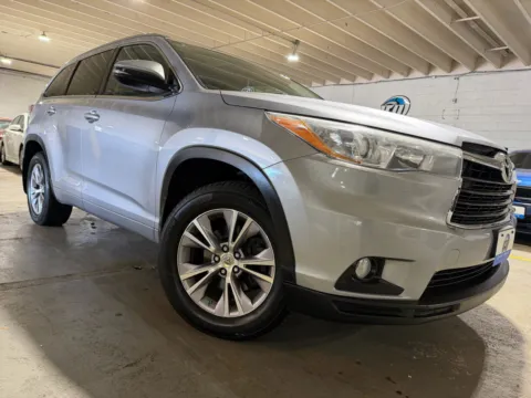 More photos of 2015 Toyota Highlander XLE V6 at 101 Motors, NJ