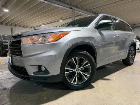Photos of 2016 Toyota Highlander XLE V6 for sale in Carlstadt, NJ at 101 Motors
