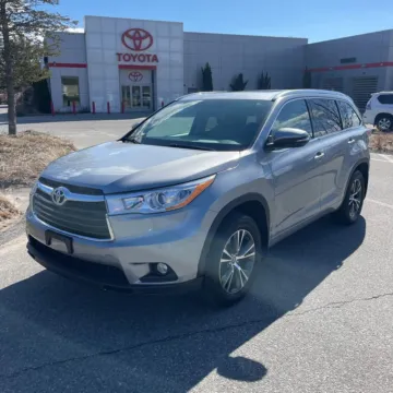 Silver 2016 Toyota Highlander XLE V6 for sale in Carlstadt, NJ