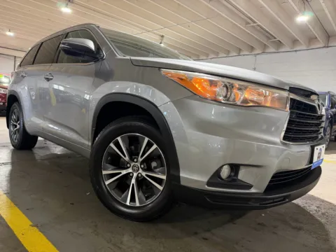 More photos of 2016 Toyota Highlander XLE V6 at 101 Motors, NJ
