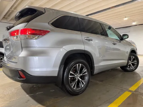 More photos of 2016 Toyota Highlander XLE V6 at 101 Motors, NJ