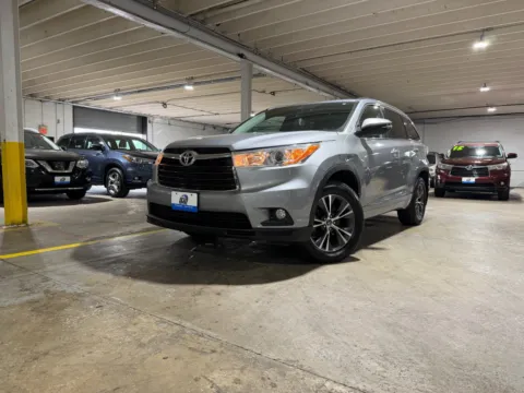 Silver 2016 Toyota Highlander XLE V6 for sale in Carlstadt, NJ