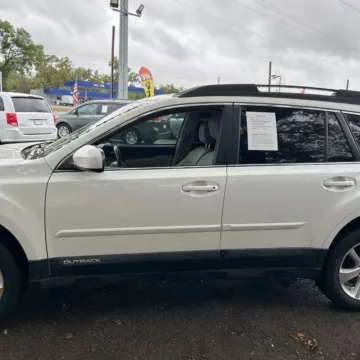 More photos of 2013 Subaru Outback 2.5i Limited at 101 Motors, NJ