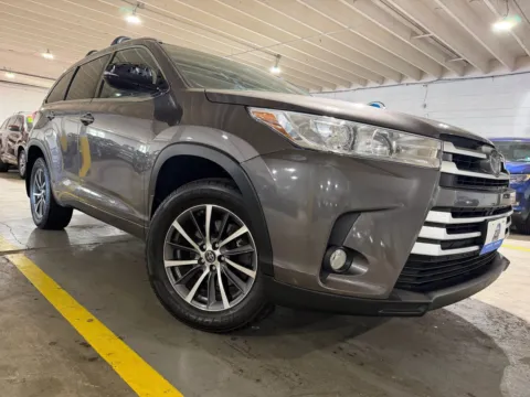 More photos of 2017 Toyota Highlander XLE at 101 Motors, NJ
