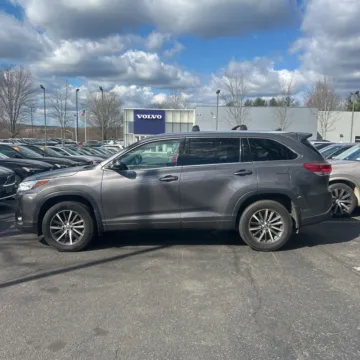 Another view of 2017 Toyota Highlander XLE for sale in Carlstadt, NJ at 101 Motors