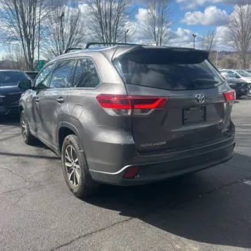 More photos of 2017 Toyota Highlander XLE at 101 Motors, NJ