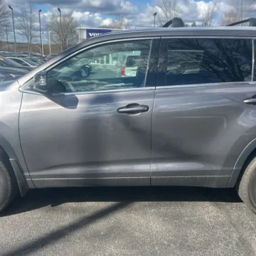 More photos of 2017 Toyota Highlander XLE at 101 Motors, NJ