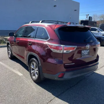 More photos of 2015 Toyota Highlander XLE V6 at 101 Motors, NJ