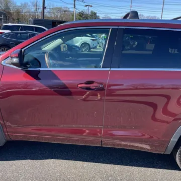 More photos of 2015 Toyota Highlander XLE V6 at 101 Motors, NJ