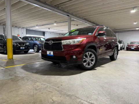 Red 2015 Toyota Highlander XLE V6 for sale in Carlstadt, NJ