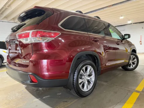 More photos of 2015 Toyota Highlander XLE V6 at 101 Motors, NJ