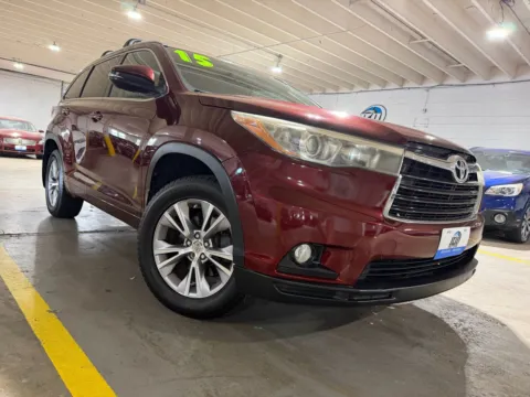 More photos of 2015 Toyota Highlander XLE V6 at 101 Motors, NJ