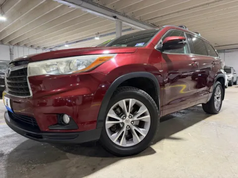 Photos of 2015 Toyota Highlander XLE V6 for sale in Carlstadt, NJ at 101 Motors