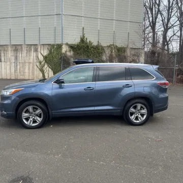 Another view of 2016 Toyota Highlander Limited V6 for sale in Carlstadt, NJ at 101 Motors