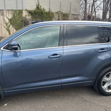 More photos of 2016 Toyota Highlander Limited V6 at 101 Motors, NJ