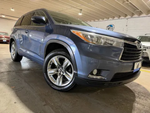 More photos of 2016 Toyota Highlander Limited V6 at 101 Motors, NJ