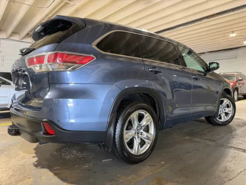 More photos of 2016 Toyota Highlander Limited V6 at 101 Motors, NJ