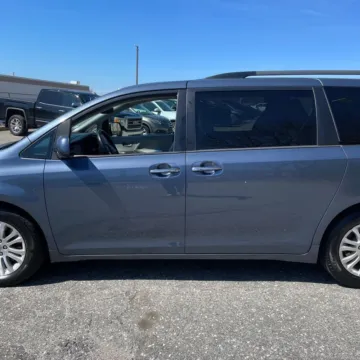 More photos of 2017 Toyota Sienna XLE 8 Passenger at 101 Motors, NJ
