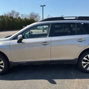 More photos of 2015 Subaru Outback 2.5i Limited at 101 Motors, NJ