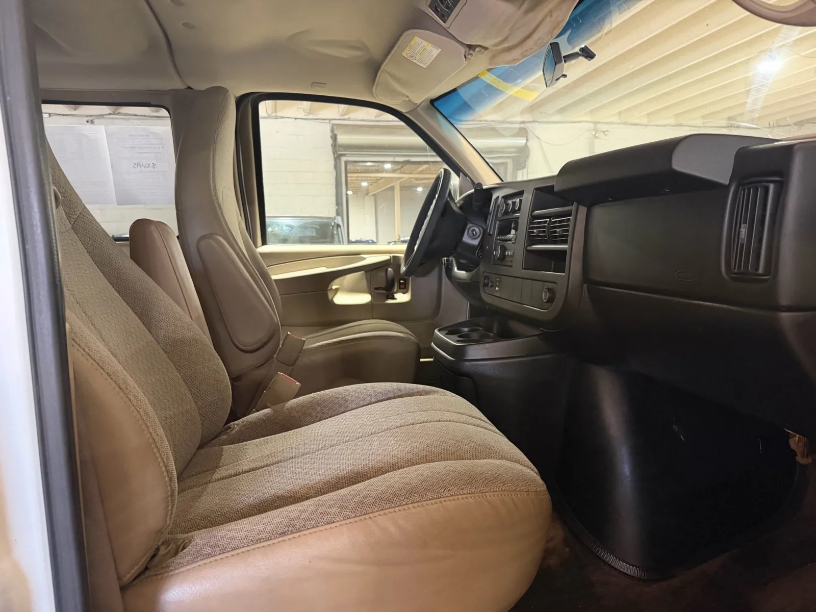 GMC Savana photo 12