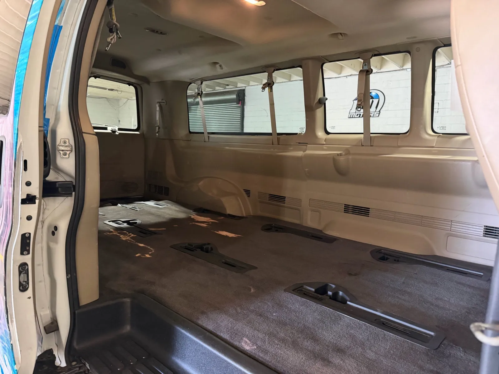 GMC Savana photo 13