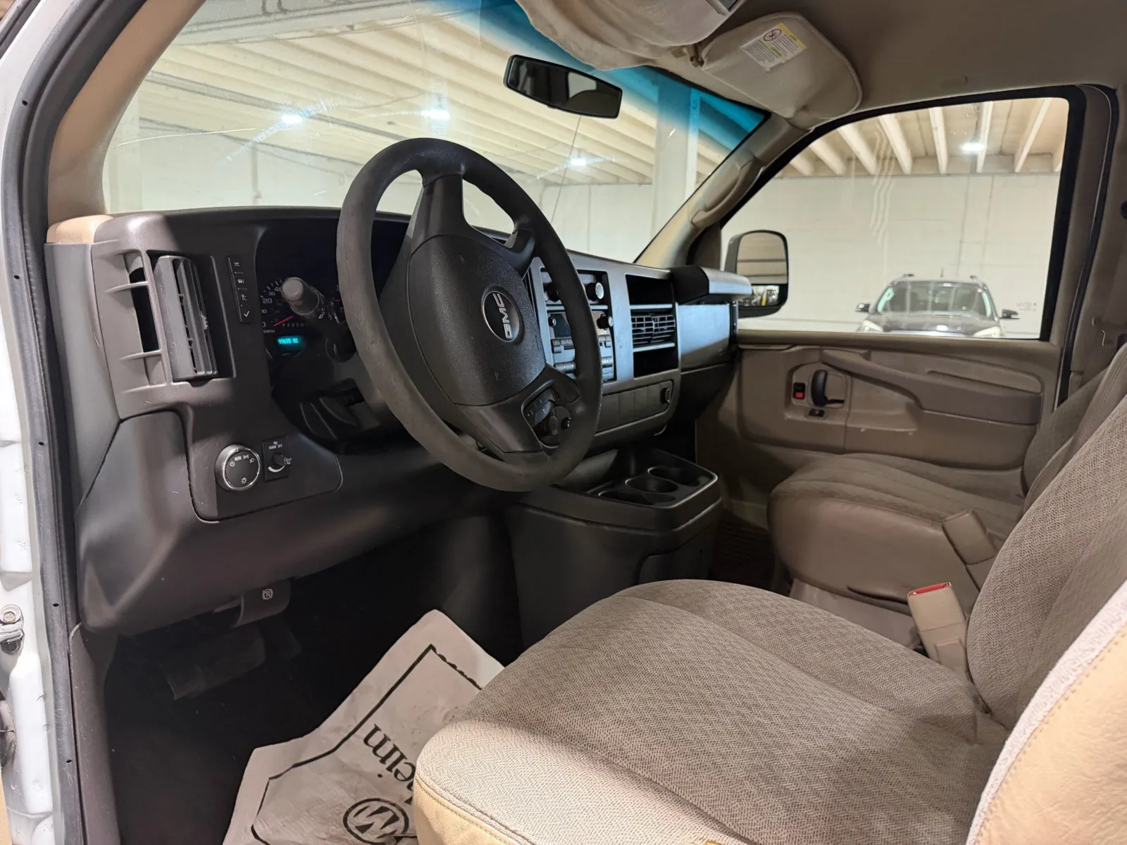GMC Savana photo 11