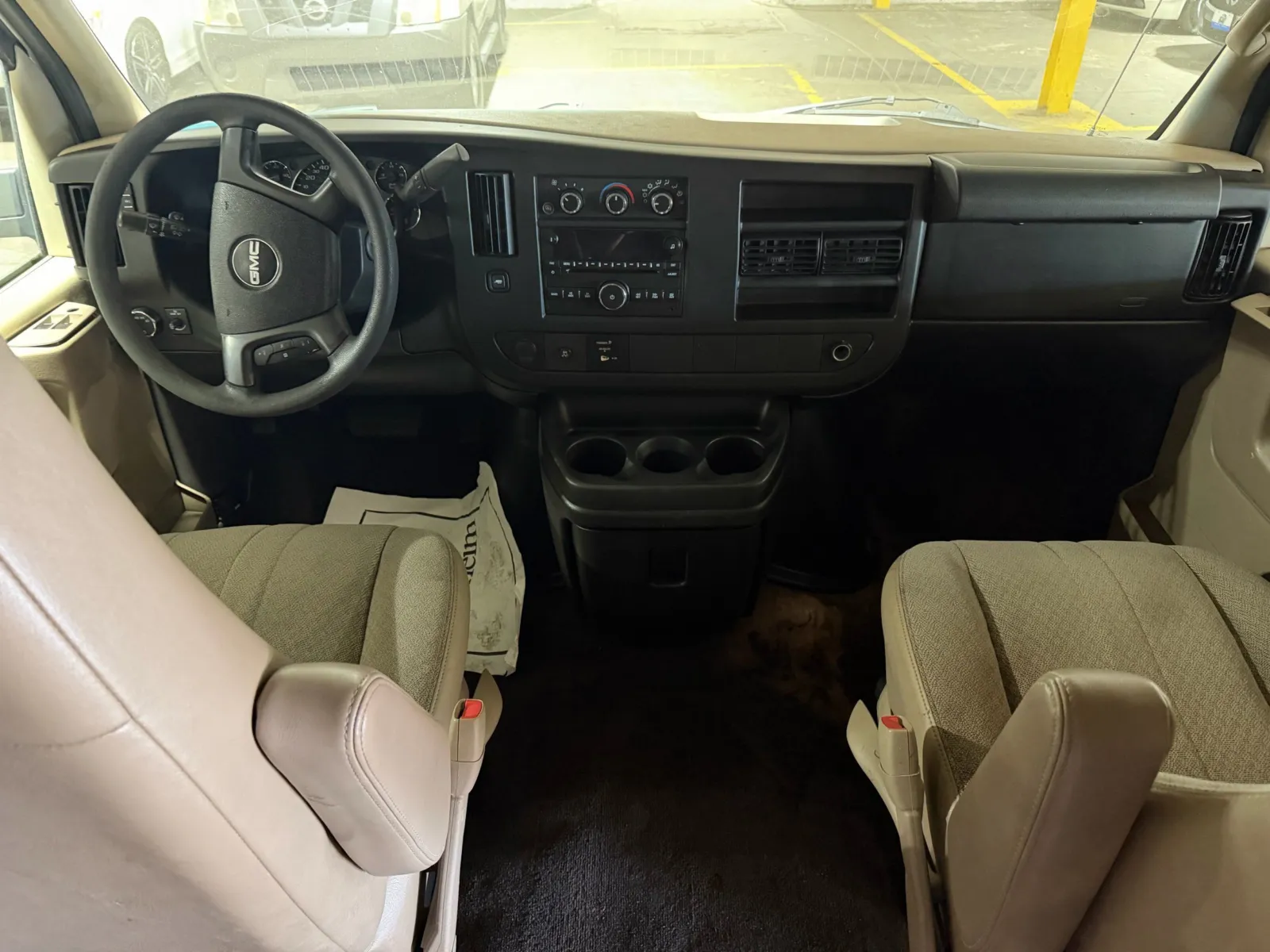 GMC Savana photo 8