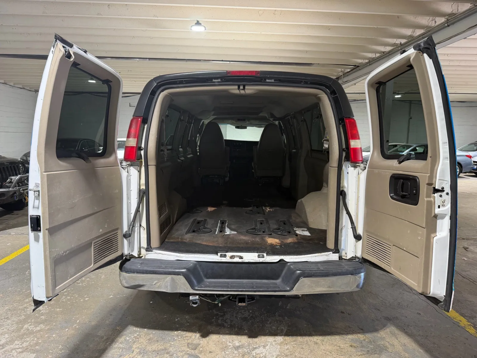 GMC Savana photo 7