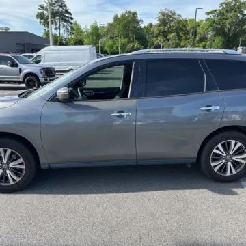 More photos of 2018 Nissan Pathfinder S at 101 Motors, NJ