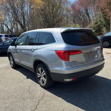 More photos of 2017 Honda Pilot EX-L at 101 Motors, NJ
