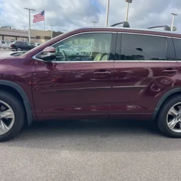 More photos of 2016 Toyota Highlander Limited Platinum V6 at 101 Motors, NJ