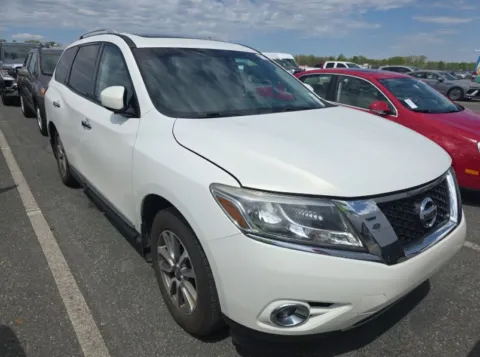More photos of 2014 Nissan Pathfinder SL at 101 Motors, NJ