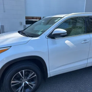 Photos of 2016 Toyota Highlander XLE V6 for sale in Carlstadt, NJ at 101 Motors