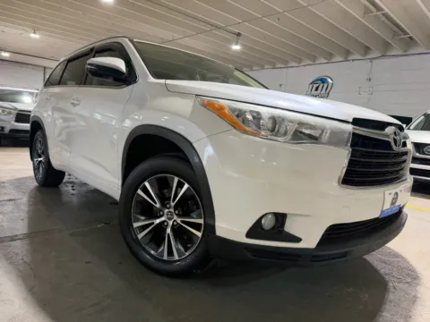 More photos of 2016 Toyota Highlander XLE V6 at 101 Motors, NJ