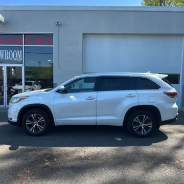 Another view of 2016 Toyota Highlander XLE V6 for sale in Carlstadt, NJ at 101 Motors