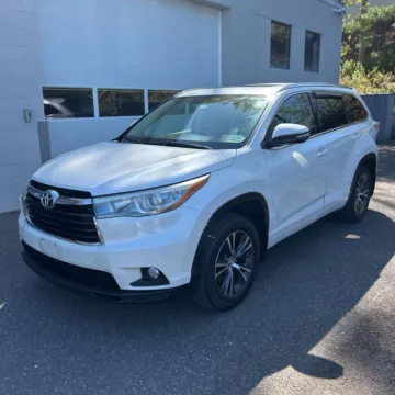 White 2016 Toyota Highlander XLE V6 for sale in Carlstadt, NJ