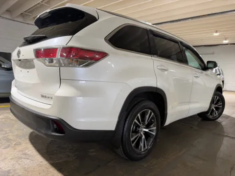 More photos of 2016 Toyota Highlander XLE V6 at 101 Motors, NJ