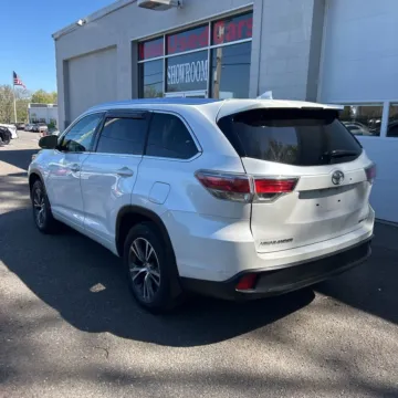 More photos of 2016 Toyota Highlander XLE V6 at 101 Motors, NJ