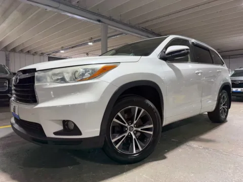 Photos of 2016 Toyota Highlander XLE V6 for sale in Carlstadt, NJ at 101 Motors