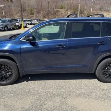 More photos of 2016 Toyota Highlander Limited Platinum V6 at 101 Motors, NJ