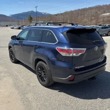 More photos of 2016 Toyota Highlander Limited Platinum V6 at 101 Motors, NJ