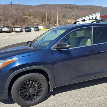 Photos of 2016 Toyota Highlander Limited Platinum V6 for sale in Carlstadt, NJ at 101 Motors