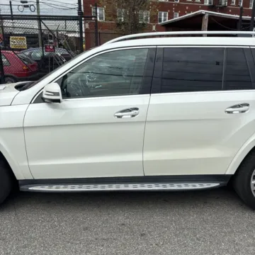 More photos of 2015 Mercedes-Benz GL 550 4MATIC at 101 Motors, NJ